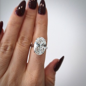 Bague de fiançailles solitaire ovale en diamant de laboratoire 8 CT – Bague en or avec diamant de laboratoire géant certifié IGI, diamant CVD - Product Image 2