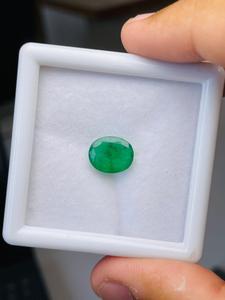 Émeraude naturelle de Zambie, taille ovale, 3,53 carats, qualité AAA, lustre superbe, belle couleur, coupe et polissage parfaits pour la création de bijoux. - Product Image 3