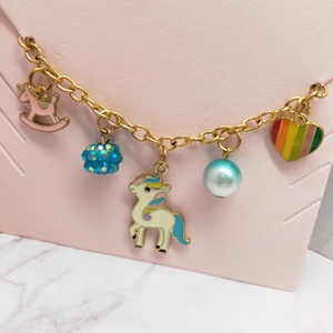 Perles en alliage époxy licorne, colorées, en forme de cœur arc-en-ciel – Décoration pour fêtes, remises de diplômes, anniversaires et usage quotidien - Product Image 2