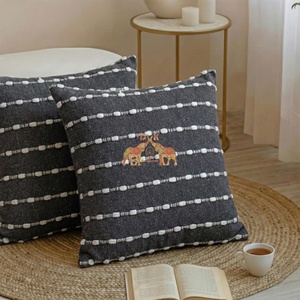 Nouvelle Arrivée Housses de Coussin Modernes Personnalisées en Coton Tissé, Housse de Coussin Décorative pour Canapé à Pompons - Product Image 6