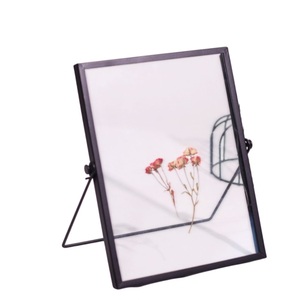 Cadre photo élégant en métal de style classique, écologique, en laiton et verre, pour affichage flottant sur bureau, décoration intérieure, cadeau - Product Image 5