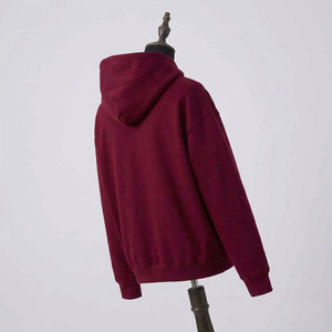 เสื้อฮู้ดดี้สีแดงเลือดหมูแบบหนา พิมพ์โลโก้ได้ตามต้องการ ทรงโอเวอร์ไซส์สำหรับผู้ชาย แบบสวมหัว ไหล่ตก ผ้าฟลีซ ขายส่ง คุณภาพสูง - Product Image 5