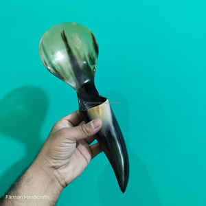 Cuchara para servir ensalada de cuerno de buey auténtico, diseño nuevo, hecha a mano, utensilio de cocina premium a precio económico. - Product Image 2