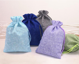 Sac cadeau en jute réutilisable et résistant pour le shopping et l'emballage de cadeaux - Product Image 1