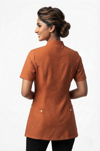 Veste de barbier professionnelle pour salon avec fermeture éclair, logo et couleur personnalisables, durable, résistante à l'eau, mélange polyester/nylon/coton - Product Image 4