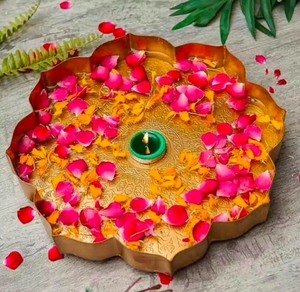 Bol Urli en laiton artisanal Hind Craft, décoré de fleurs en relief, écologique, imperméable, décoratif pour la maison - Product Image 2