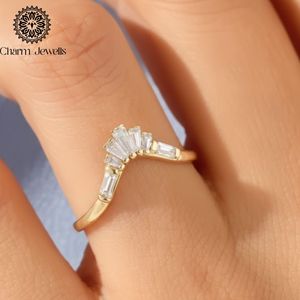 แหวนหมั้นทรงคุชชั่นประดับมอยส์ซาไนต์ชุบทองคำสีกุหลาบจาก Charm Jewells พร้อมตัวเรือนแบบหนามเตย แหวนผู้หญิงสไตล์คลาสสิก - Product Image 3