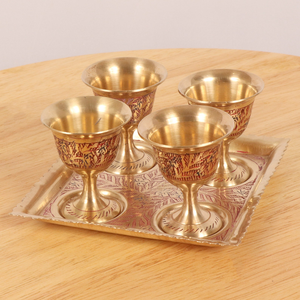 Ensemble de 4 verres à vin en laiton avec plateau de service, gobelets à vin avec finition en laiton décorative, ensemble de vaisselle de luxe pour la table à manger et la maison - Product Image 5