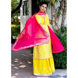 Conjunto de Traje Clásico para Mujer en Rayón Amarillo y Rosa con Satén Gota, Disponible en Talla XS - Product Image 3