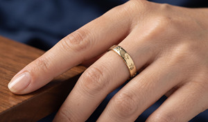 แหวนรูปดาวมินิมอล ชุบทองคำ 18K เงินแท้ 925 จาก Tanya Gems and Jewellery - Product Image 2