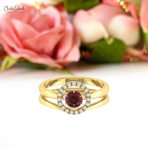 Anillo Geométrico Auténtico de Granate de Mozambique de 5mm con Diamantes Pavé en Oro Sólido de 14k, Anillo Apilable, Proveedor Verificado Chordia Jewels - Product Image 4
