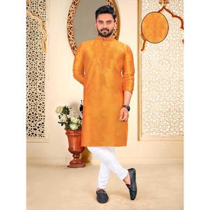 DISEÑADOR ALGODÓN SEDA BORDADO TRABAJO HOMBRE KURTA CON PIJAMA MOSTAZA - Product Image 1