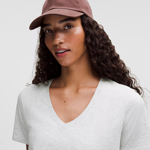 Camiseta de jersey transpirable con dobladillo curvo modal para mujer, cuello en V, manga corta, informal, corte regular, para verano. - Product Image 3