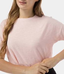 เสื้อยืดครอปสีชมพูคุณภาพสูงสำหรับผู้หญิงมาใหม่ สไตล์ลำลองเก๋ไก๋ ชุดสตรีทแวร์สุดฮิต แฟชั่นผู้หญิง OEM - Product Image 3