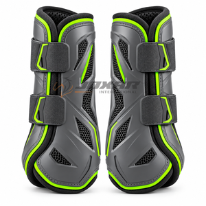 Botas de cepillado para caballos resistentes, diseñadas con material exterior duradero, acolchado cómodo y correas ajustables para entrenamiento regular. - Product Image 4