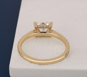 Anillo de Diamante Cultivado en Laboratorio, Corte Radiante y Redondo, 1.21 ct, VVS2, Certificado IGI, Oro Amarillo de 14k, Anillo de Compromiso con Pavé, Venta al Por Mayor, Personalizado - Product Image 4