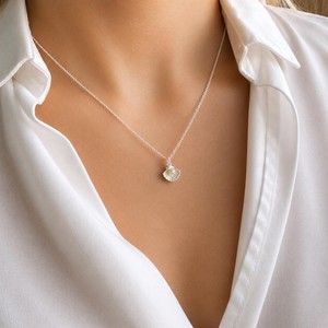 NIKHIL GEMS Élégant Pendentif Vintage en Argent Sterling avec Perle Coquillage, Bijou de Fiançailles Certifié par un tiers, Cadeau d'inspiration côtière - Product Image 4