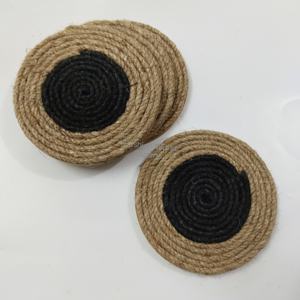 Juego de Posavasos de Yute Natural Hechos a Mano con Centro Negro, Posavasos Redondos Rústicos para Decoración de Mesa de Comedor y Mesa de Café - Product Image 1