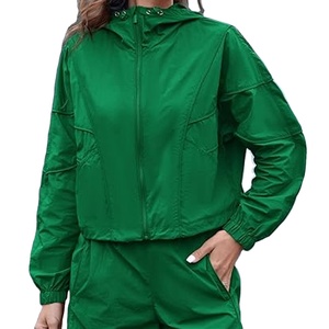 Ensemble short coupe-vent personnalisé pour femme avec capuche, short coupe-vent uni personnalisable, fabriqué par BS 2026 - Product Image 2
