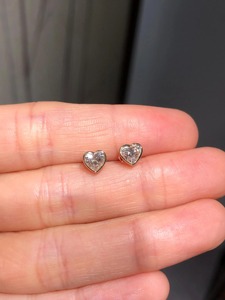 Boucles d'oreilles clous en or massif 14 carats avec diamants de laboratoire taille brillant couleur F, sertis clos, bijoux minimalistes et romantiques pour femme, cadeau de fête - Product Image 2