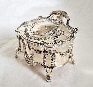 Boîte décorative en métal moderne, élégant organisateur de rangement par Tradebyd - Product Image 2