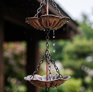 โซ่รับน้ำฝนรูปดอกไม้ ทำจากทองแดง ลายดอกบัว สไตล์เรียบง่าย ใช้แทนรางน้ำฝน ตกแต่งสวน ระเบียง ลานบ้าน หรือกลางแจ้ง - Product Image 1