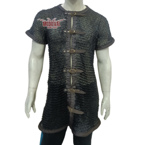 Camisa de armadura de malla de acero dulce negra medieval hecha a mano, de media manga, con remaches planos y ribete de cuero para recreación histórica - Product Image 1
