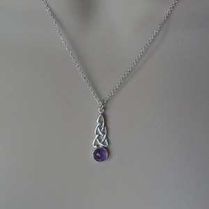Colgante de Nudo Celta Vintage Hecho a Mano en Plata de Ley con Baño de Oro/Plata, Engastado con Amatista, Certificado por Terceros, Unisex, para Uso Diario - Product Image 3
