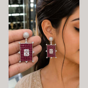 Boucles d'oreilles pendantes plaquées or avec perles pour femmes Jewelemarket - Design classique religieux hindou avec chiffres, idéales pour un anniversaire, style ethnique - Product Image 1