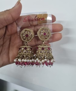 Elegantes Pendientes Jhumka Chapados en Oro Antiguo, Pendientes Jhumki con Perlas y Piedras Kundan Tradicionales Indias, Joyería Étnica para Mujer - Product Image 4