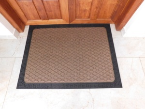 Alfombra de Entrada para Exteriores de Goma Antideslizante, Duradera y Móvil, con Diseño de Diamantes Griegos, 90x120 cm - Product Image 3