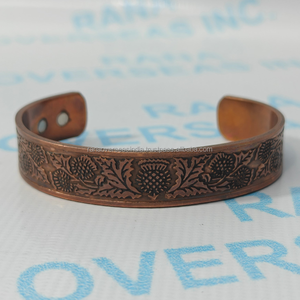 Bracelet en cuivre antique gravé à triple aimant, forgé à la main, bijoux thérapeutiques pour la vitalité quotidienne, la concentration et les bienfaits holistiques du bien-être - Product Image 4