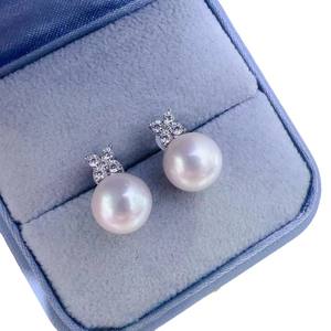 ต่างหูเงินแท้ S925 ประดับมุกธรรมชาติทรงกลมขนาด 10-11 มม. ฝังเพชรซิคอนสีขาว ดีไซน์คลาสสิก พร้อมตำหนิเล็กน้อย - Product Image 5