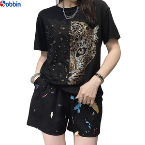 ชุดเซ็ตเสื้อยืดแขนสั้นประดับเพชรแฟชั่นฤดูร้อนแบบใหม่สั่งทำได้ ชุดเซ็ต 2 ชิ้นสุดฮิต ชุดลำลองสไตล์เทรนดี้ - Product Image 2