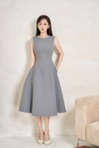 Vestido midi acampanado sin mangas con cuello de cuentas para mujer, de microfibra, cintura alta, casual, con remaches y corte ajustado. - Product Image 4