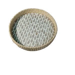 Juego de bandejas de ratán tejidas a mano de alta calidad con incrustaciones de nácar, opción asequible para presentación moderna en el hogar - Product Image 1