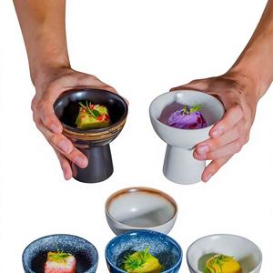 Bol à pieds hauts en céramique de style japonais vintage, peint à la main, avec glaçure au sésame, pour apéritifs, desserts et salades, destiné aux hôtels et restaurants. - Product Image 4