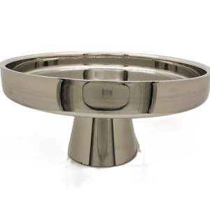 Soporte de metal artesanal para pasteles, diseñado para una presentación creativa de postres, ideal para panaderías boutique y decoración elegante de mesas en el hogar. - Product Image 3