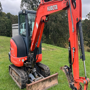 Mini-excavatrice Kubota 4x4, excavatrice sur chenilles compacte avec lame avant pour travaux agricoles et de construction - Product Image 1