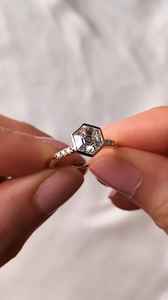 Bague unique en diamant hexagonal de 2,02 carats, cultivé en laboratoire, scintillant, pour femmes, élégante, en or massif 14 carats, bijou de fiançailles, cadeau pour les amoureux - Product Image 3
