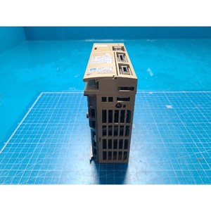 Servomoteur AC Yaskawa SGDA-01APP d'occasion, pièces d'équipement semi-conducteur de génération précédente - Product Image 3