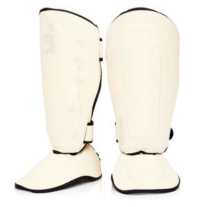 Espinilleras de calidad premium con diseño de primera clase, espuma absorbente de impactos y material transpirable que garantiza máxima comodidad. - Product Image 1