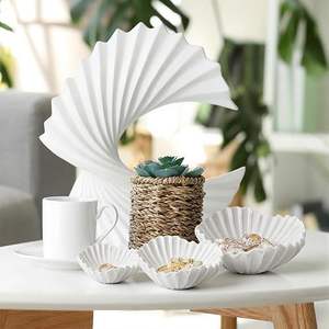 Ce bol en pierre, simple et élégant, combine fonctionnalité et esthétique, idéal pour les desserts ou comme pièce maîtresse. - Product Image 3