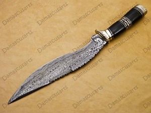 Cuchillo de Supervivencia Forjado a Mano de Acero de Damasco, Hoja Fija de Punta Caída con Borde Serrado, para Caza y Actividades al Aire Libre - Product Image 2