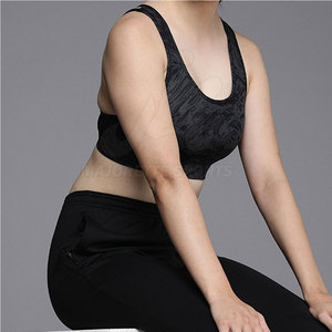 Ensemble de sport deux pièces sans coutures pour sports à fort impact, tenue athlétique fabriquée au Pakistan, en vente - Product Image 3