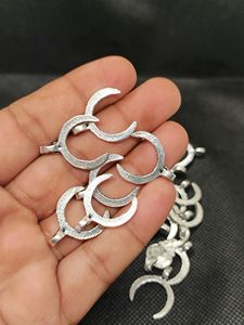 จี้ทองเหลืองสั่งทำพิเศษ มีลวดลายพระจันทร์เสี้ยวแบบนูน สำหรับงานออกแบบเครื่องประดับ และสำหรับขายต่อ - Product Image 2