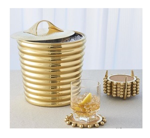 Elegante enfriador de bebidas horizontal con diseño acanalado – Enfriador de botellas metálico decorativo con tapa y posavasos para fiestas - Product Image 3