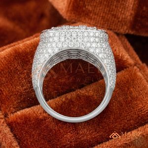 Anillo de Moissanita Personalizado para Hombre, Plata 925, Anillo de Sello con Pavé Completo y Corte Cojín, Banda de Alta Calidad con Incrustaciones de Diamantes, Aniversario - Product Image 2