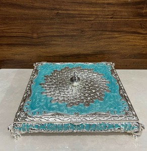 Boîte à fruits secs en métal, design en relief paon, finition émail turquoise, style ferme moderne, faite à la main, forme carrée pour table - Product Image 1