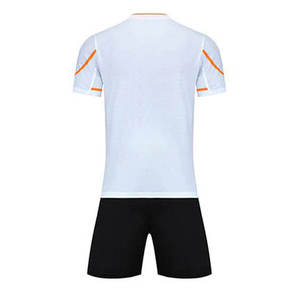 Tenues de football sur mesure de qualité supérieure, vêtements d'entraînement, uniformes de football pour les entraînements, les matchs et les compétitions. - Product Image 2
